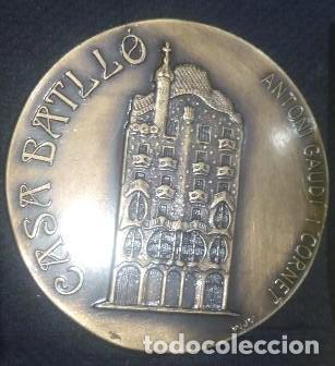 Medallas tem&aacute;ticas: CASA BATLLO. ANTONI GAUDI I CORNET. REVERSO ESCUDO DE BARCELONA. 50 mm Y 80 gr. COLOR DORADO