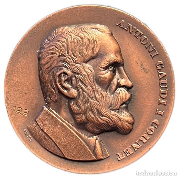 Medallas tem&aacute;ticas: EXPOSICION DEL CIRCULO FILATELICO Y NUMISMATICO DEL COLEGIO DE ARQUITECTOS. HOMENAJE A GAUDI. 1975 2