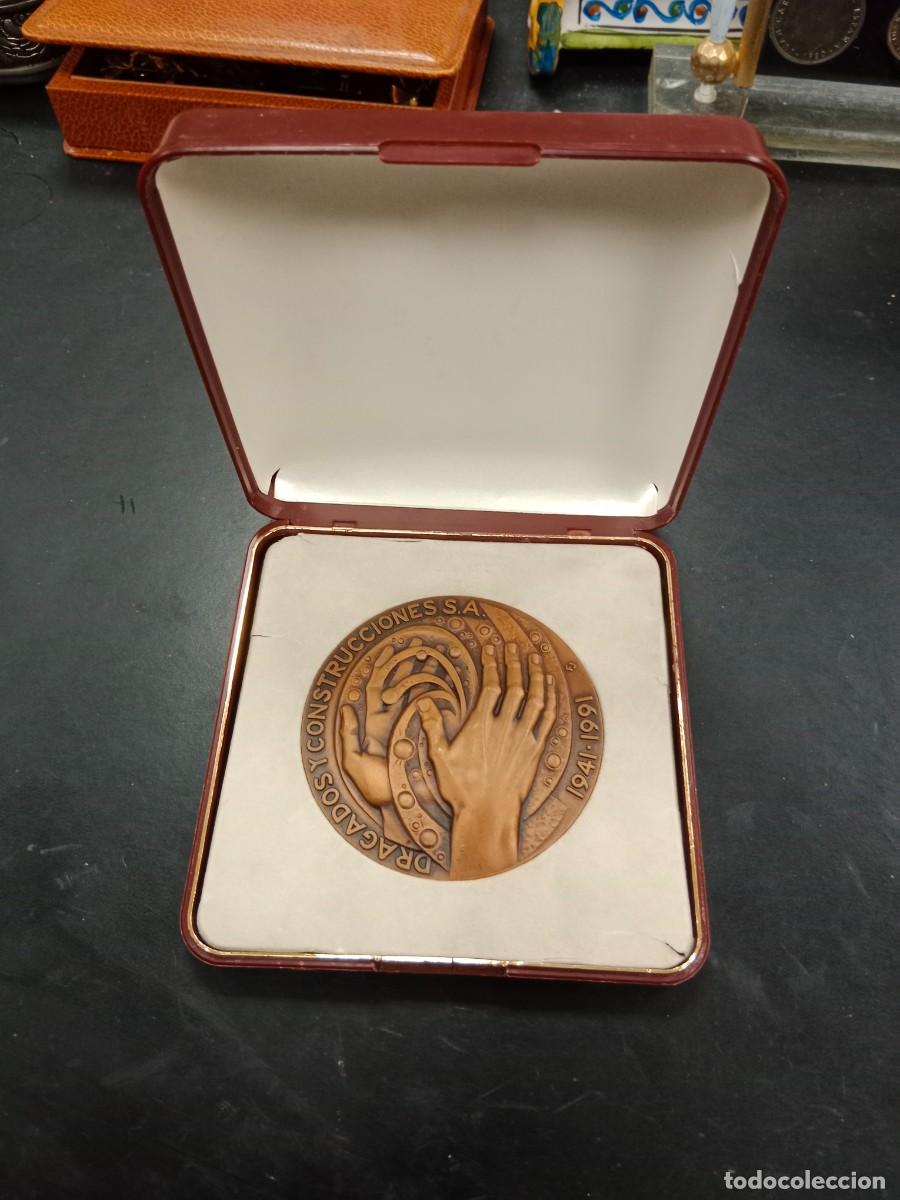 Medallas tem&aacute;ticas: BONITA MEDALLA DE MANO EN BRONCE PATINADO DRAGADOS Y CONSTRUCCIONES 50 A&Ntilde;OS DE SERVICIO - C/ ESTUCHE
