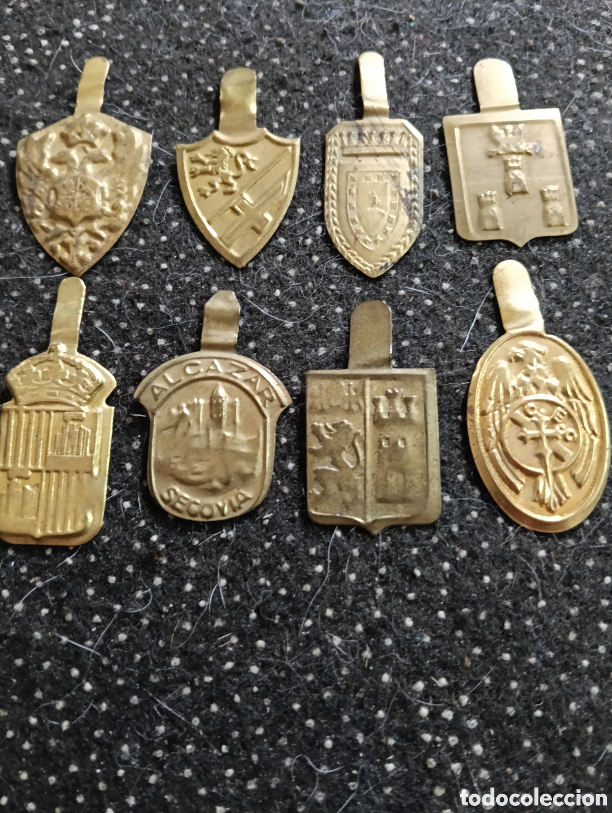 Medallas tem&aacute;ticas: 8 Emblemas completos de la Falange y J.O.N.S., Toledo, Ejercito de Arag&oacute;n, emblema portugu&eacute;s, de Bal