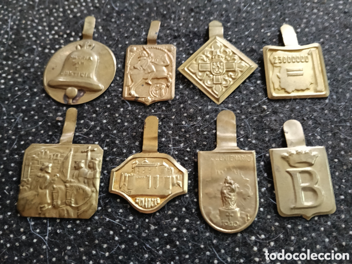 Medallas tem&aacute;ticas: 8 Emblemas completos de la Falange y J.O.N.S., Patria, pan y justicia, La Toma de Granada, jinete co