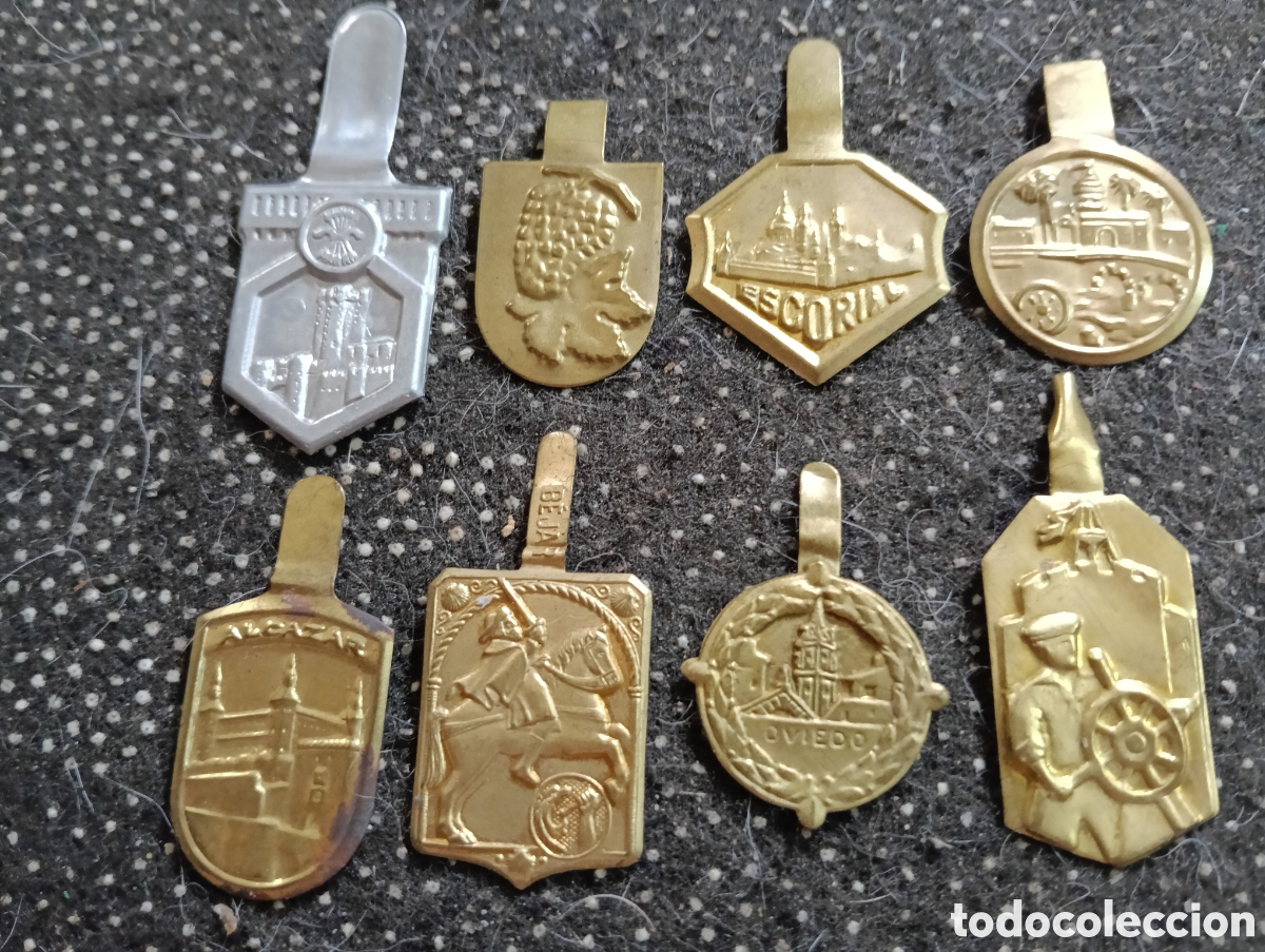 Medallas tem&aacute;ticas: 8 Emblemas completos de la Falange y J.O.N.S., Castillo de la Mota, El Escorial, El Alc&aacute;zar, Oviedo,