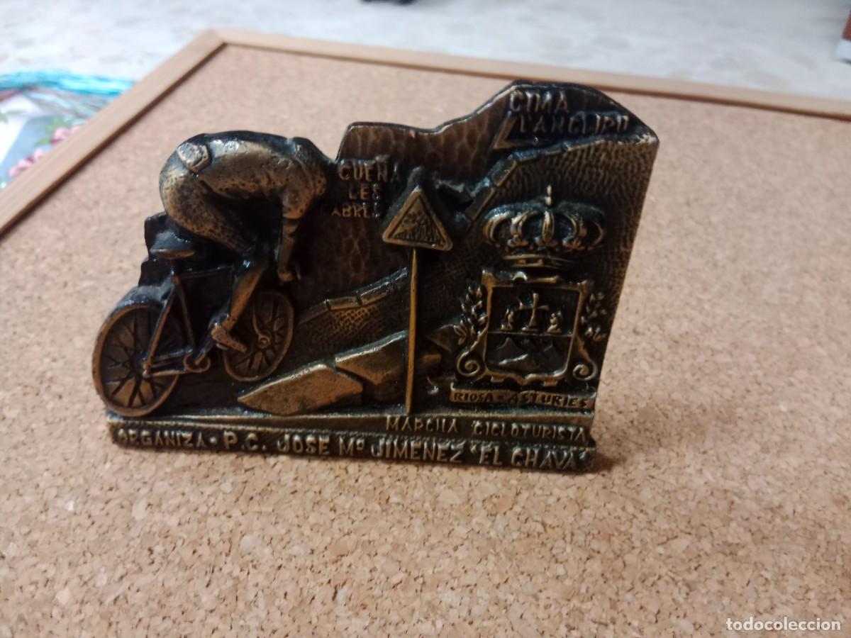 Medallas tem&aacute;ticas: PLACA DE SOBREMESA EN BRONCE MARCHA CICLOTURISTA RIOSA ASTURIES PE&Ntilde;A CICLISTA JOSE M. JIMENEZ CHAVA