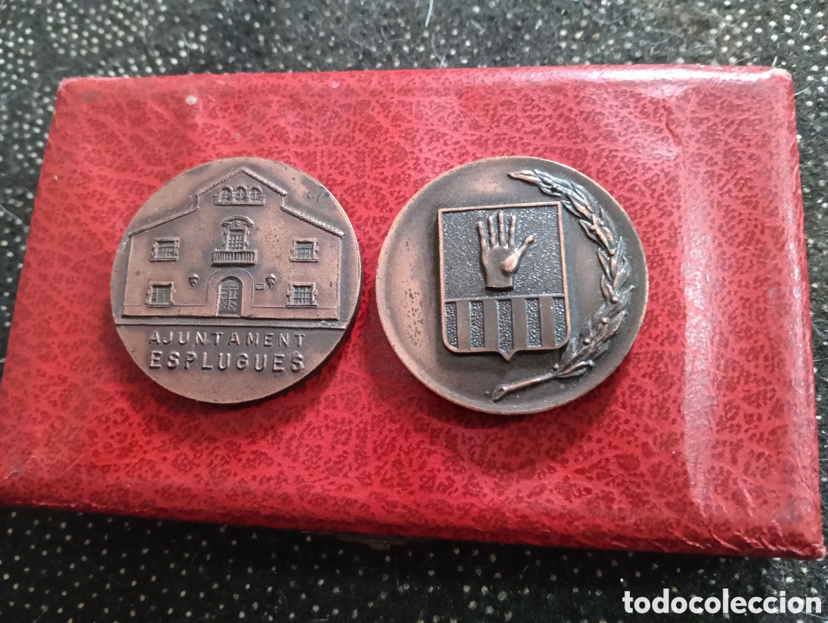 Medallas tem&aacute;ticas: Pareja de medallas de Esplugues de Llobregat 1985, las medallas est&aacute;n en buen estado y miden 4 cm de