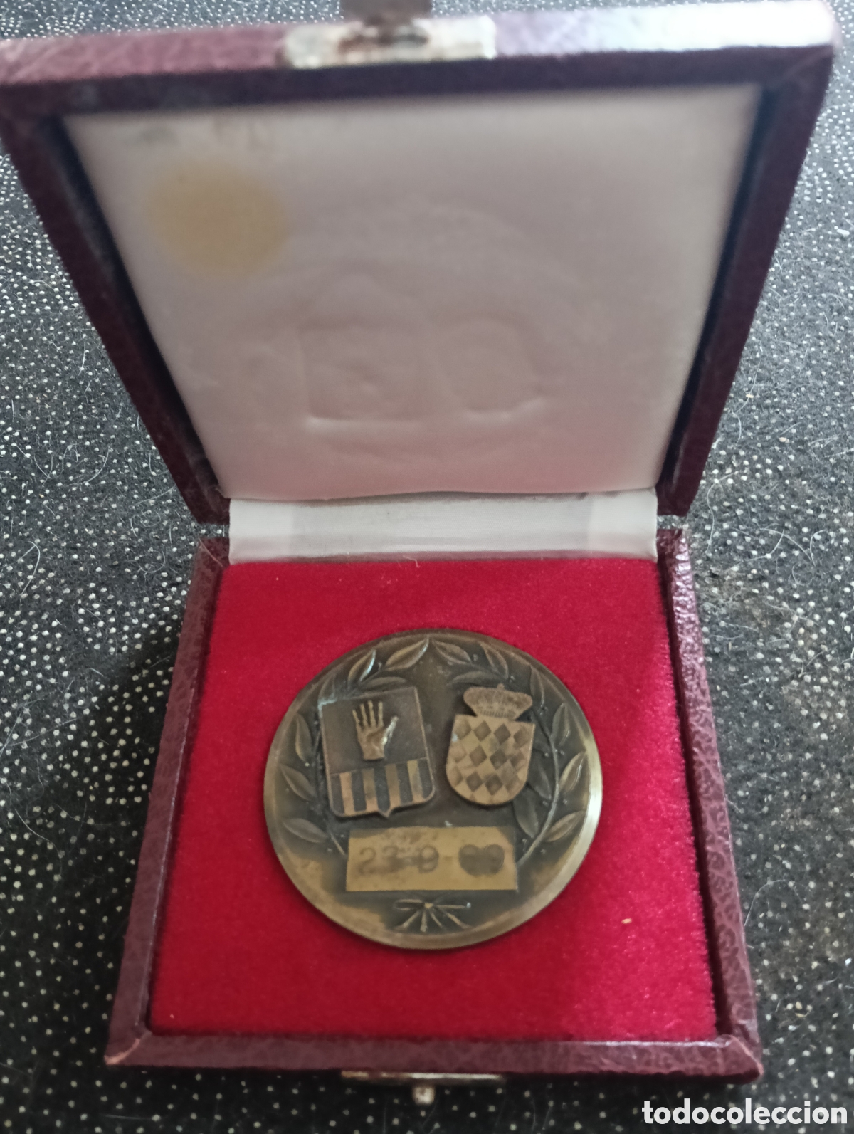 Medallas tem&aacute;ticas: Medalla conmemorativa de las fiestas de Esplugues de Llobregat 23-9-1989 en la caja original, mide 6
