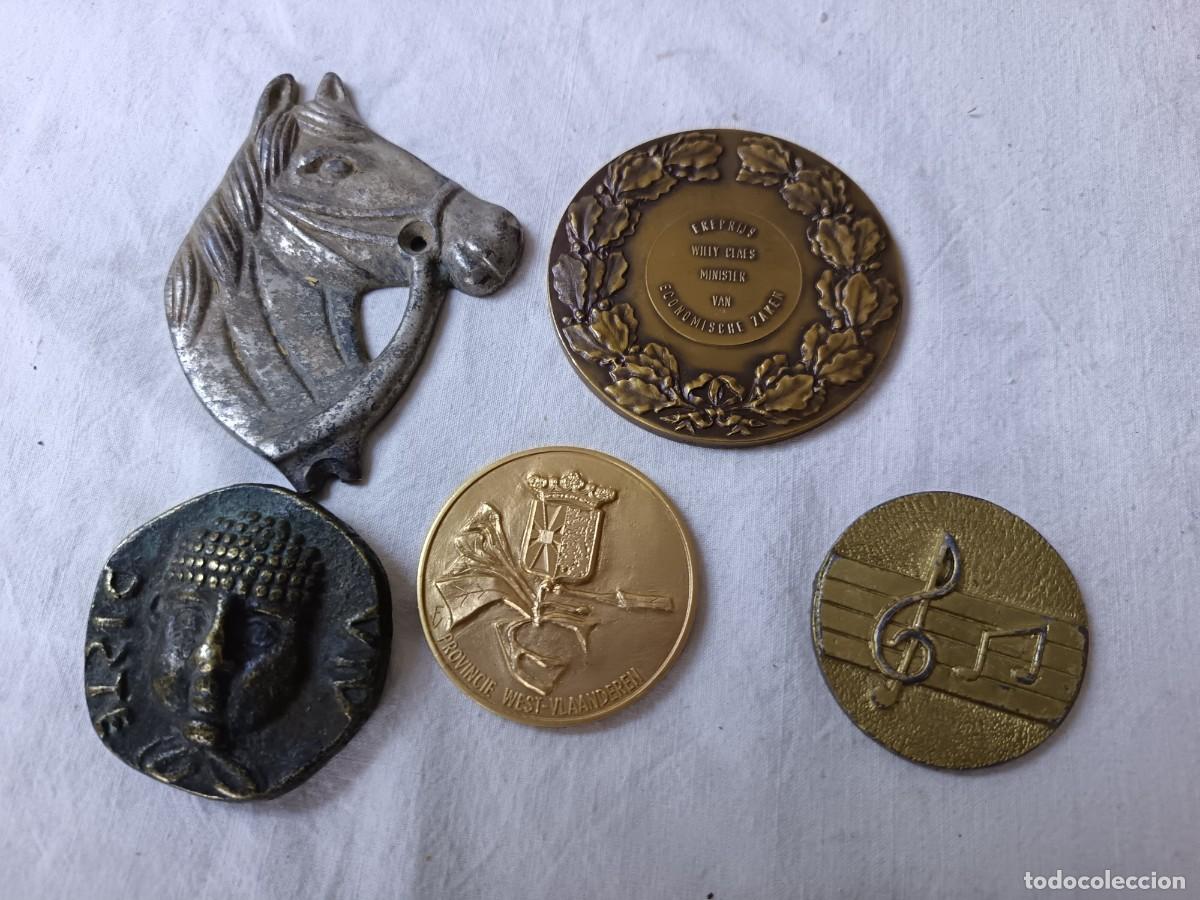 Thematic medals: Lote de 5 medallas o similar de metal, a clasificar