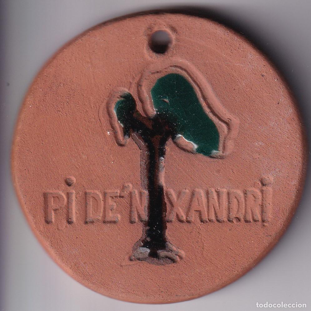 Thematic medals: MEDALLA DE BARRO DEL PI DE'N XANDRI - MARXA INFANTIL 1984 (DIAMETRO 8cm)