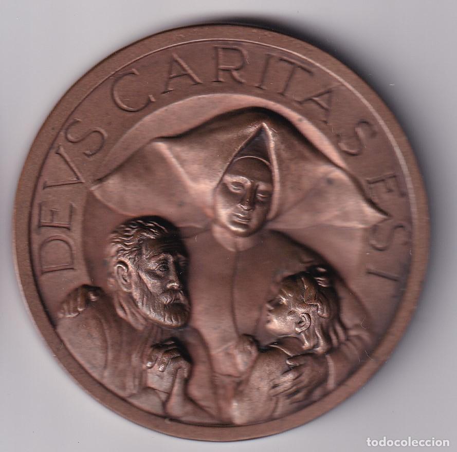 M&eacute;dailles th&eacute;matiques: MEDALLA CASA PROVINCIAL DE CARIDAD DEL A&Ntilde;O 1952 - DEUS CARITAS EST (DIAMETRO 7cm)