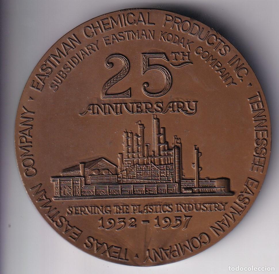 Medaglie tematiche: MEDALLA DE PLASTICO 25 ANNIVERSARY EASTMAN CHEMICAL PRODUCTS 1932-1957 (DIAMETRO 7,5cm)