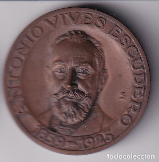 Medalhas tem&aacute;ticas: MEDALLA CIRCULO FILATELICO Y NUMISMATICO DE BARCELONA DEL A&Ntilde;O 1956 - ANTONIO VIVES (DIAMETRO 4,2cm)