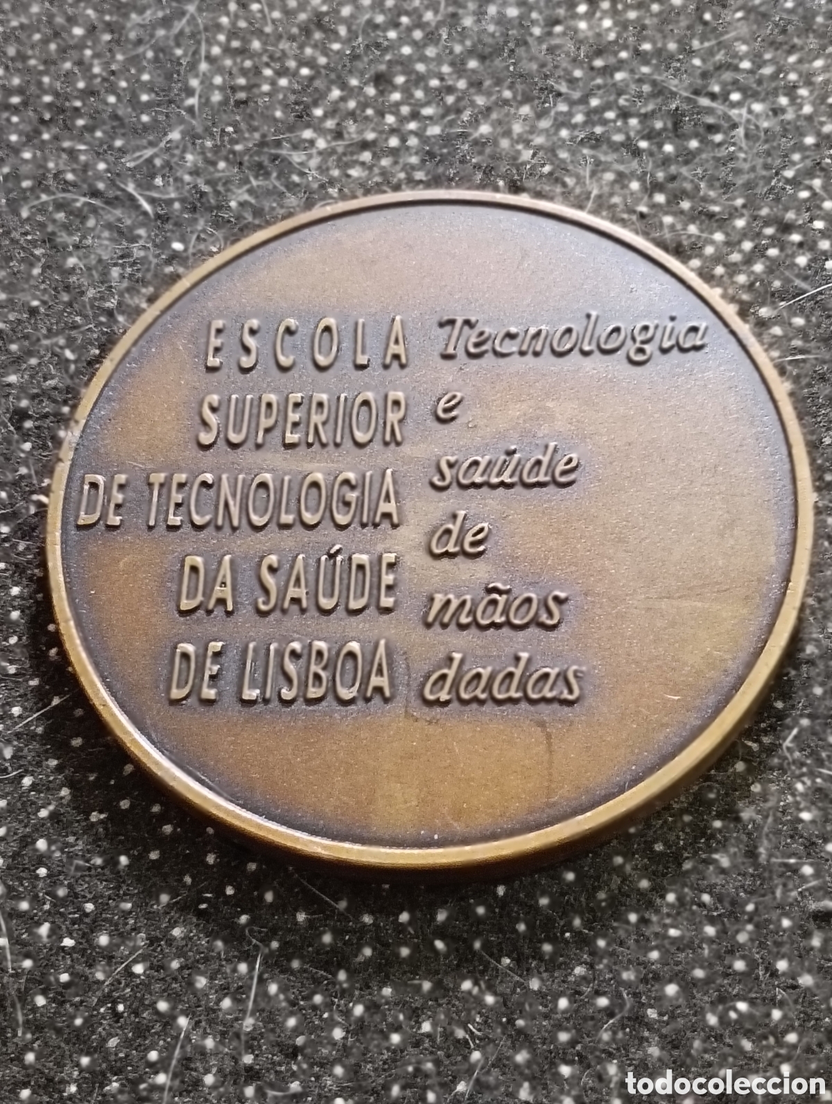 Medallas tem&aacute;ticas: Gran medalla de la Escuela Superior de Tecnologica de la Salud de Lisboa, en metal mide 8 cm de di&aacute;m
