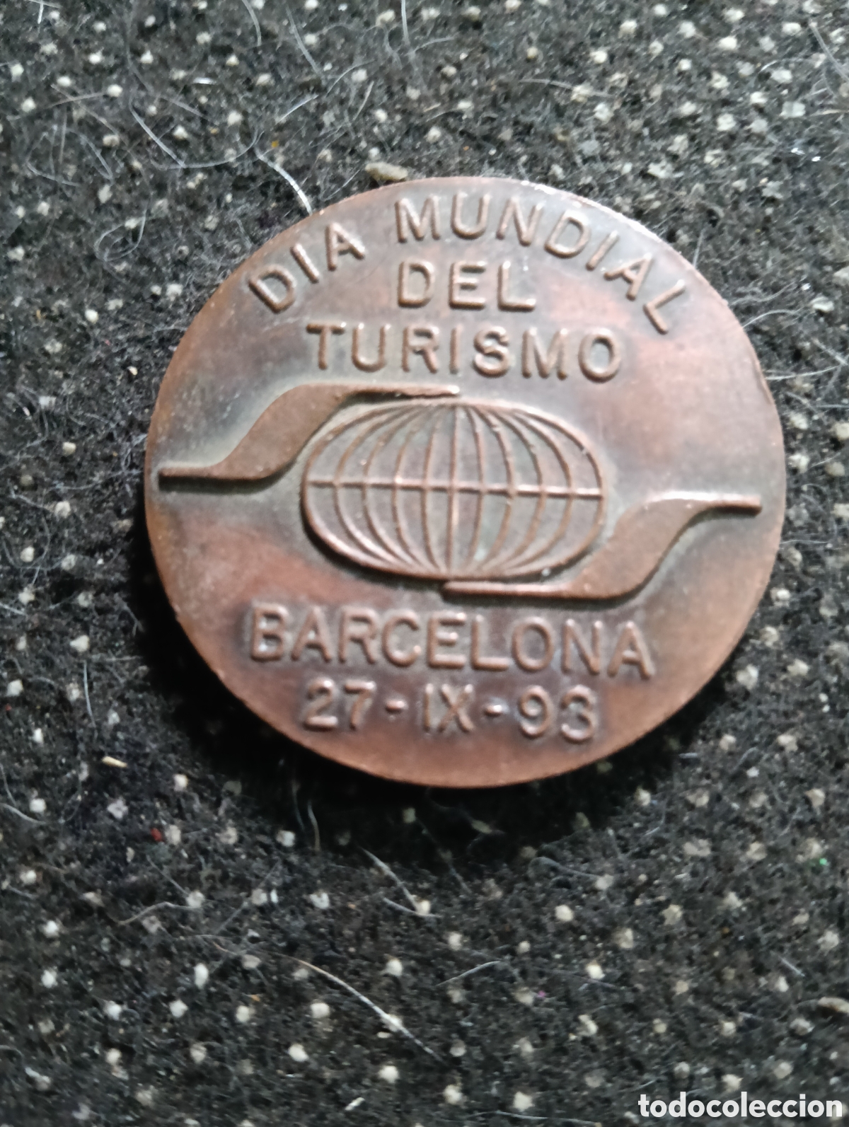 Medallas tem&aacute;ticas: Medalla del D&iacute;a Mundial del Turismo Barcelona 1998, metal, mide 4 cm de di&aacute;metro