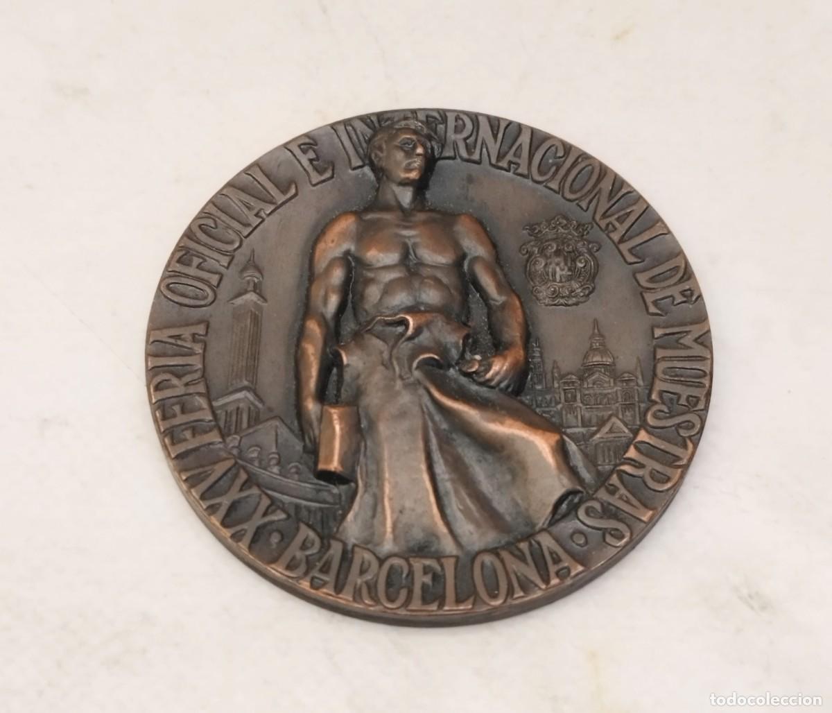 Medallas tem&aacute;ticas: Medalla XXV Feria oficial e internacional de muestras. Barcelona, 1957. Vallmitjana. 6cm
