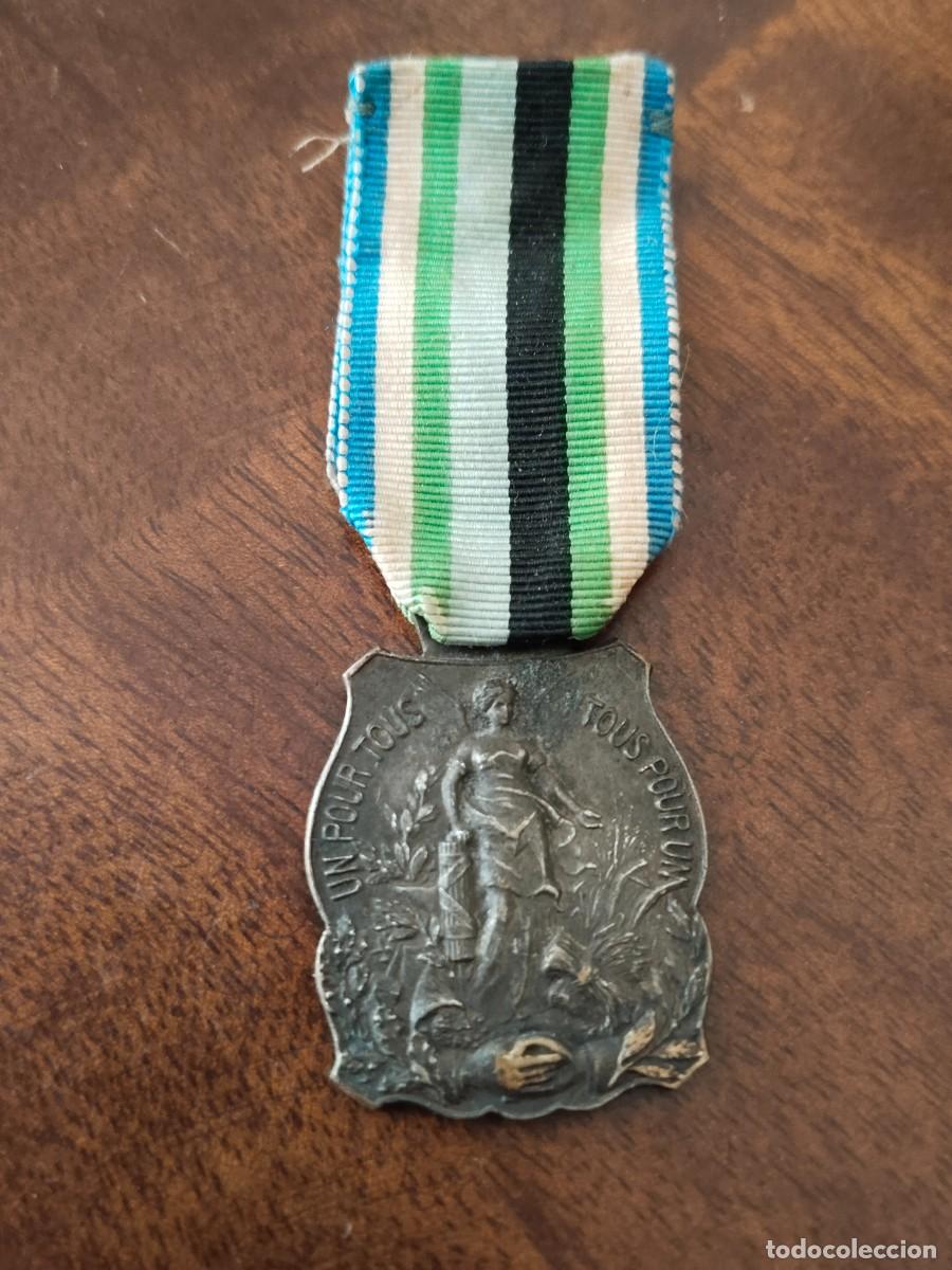 Medallas tem&aacute;ticas: Preciosa Medalla Mutualit&eacute; Fran&ccedil;ais. Uno para todos y todos para uno.