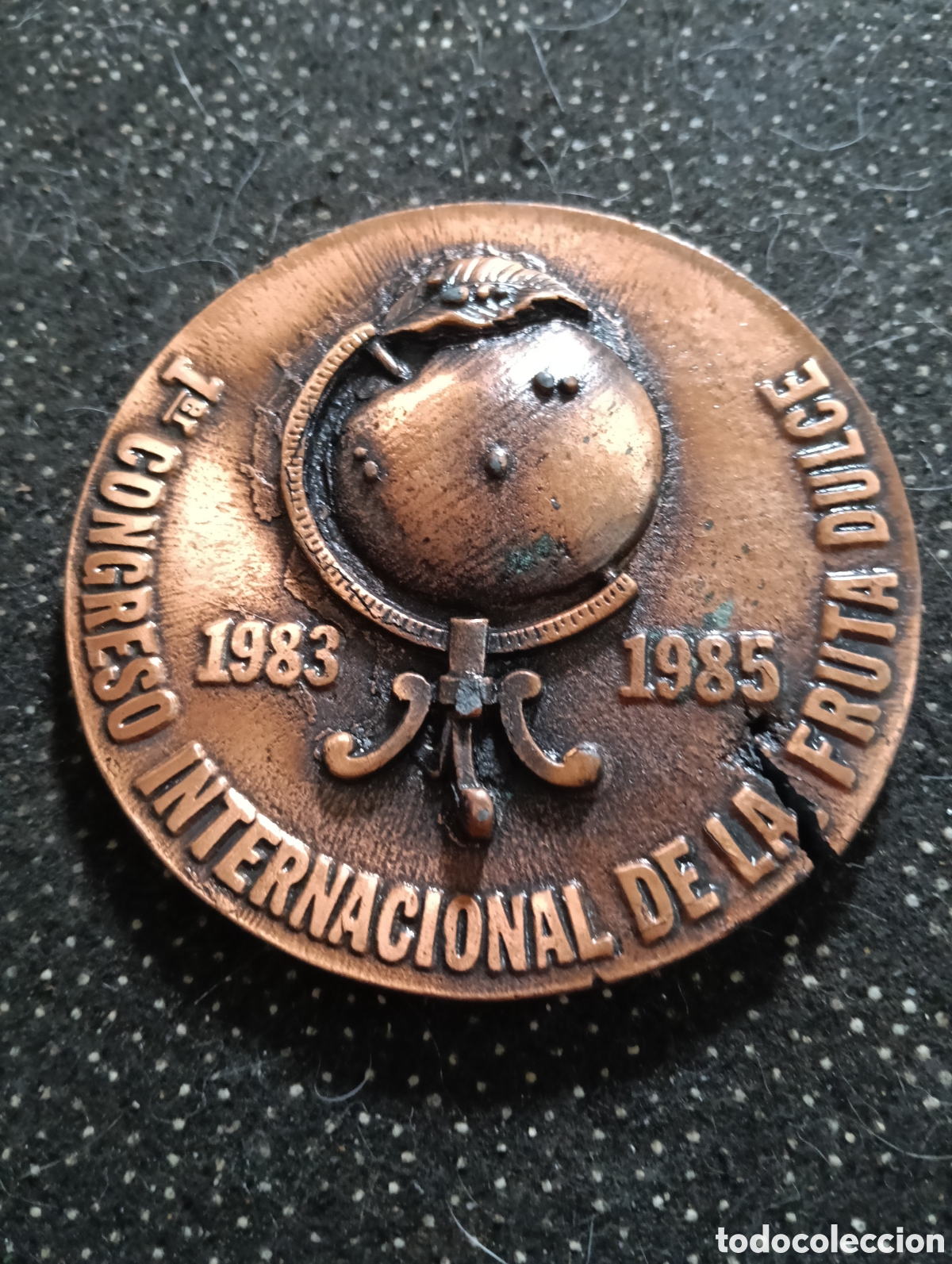 Medallas tem&aacute;ticas: Medalla de las jornadas preparatorias de Catalunya 1983-85, 1 er. congreso de la fruta dulce. Mide 8