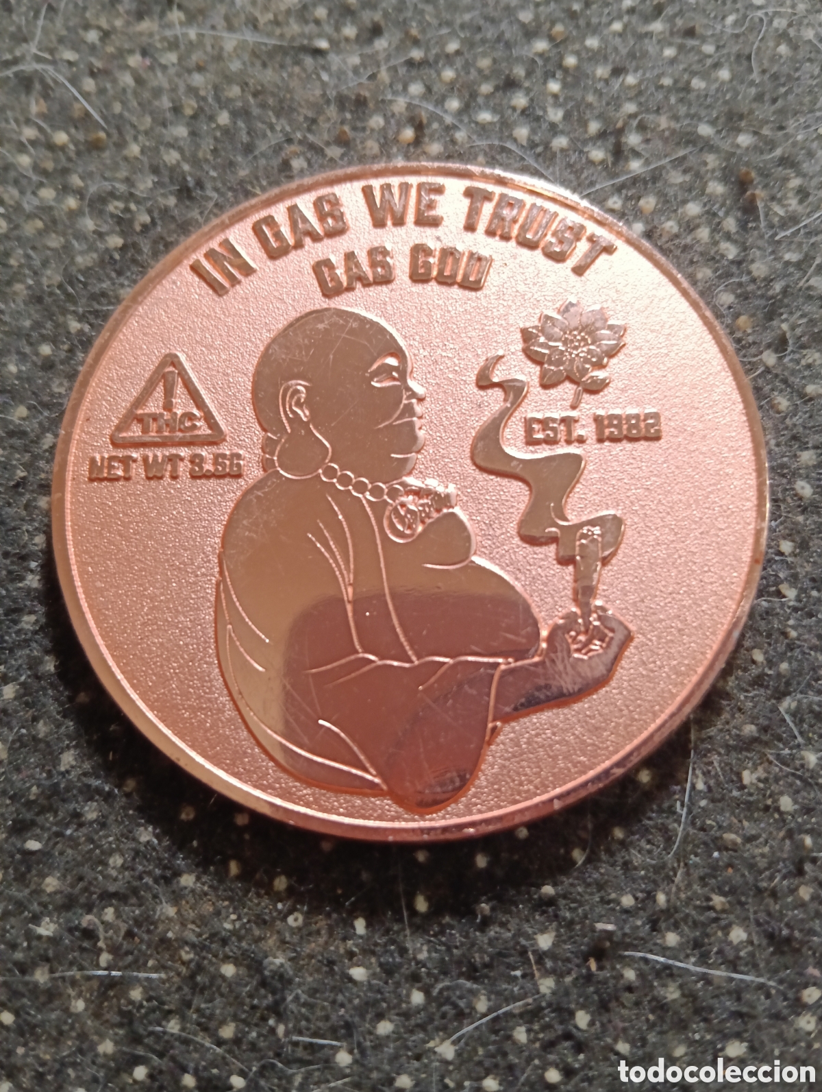 Medallas tem&aacute;ticas: Medalla de Buda fum&aacute;ndose un cigarrito de hacer re&iacute;r, mide 6 cm de di&aacute;metro