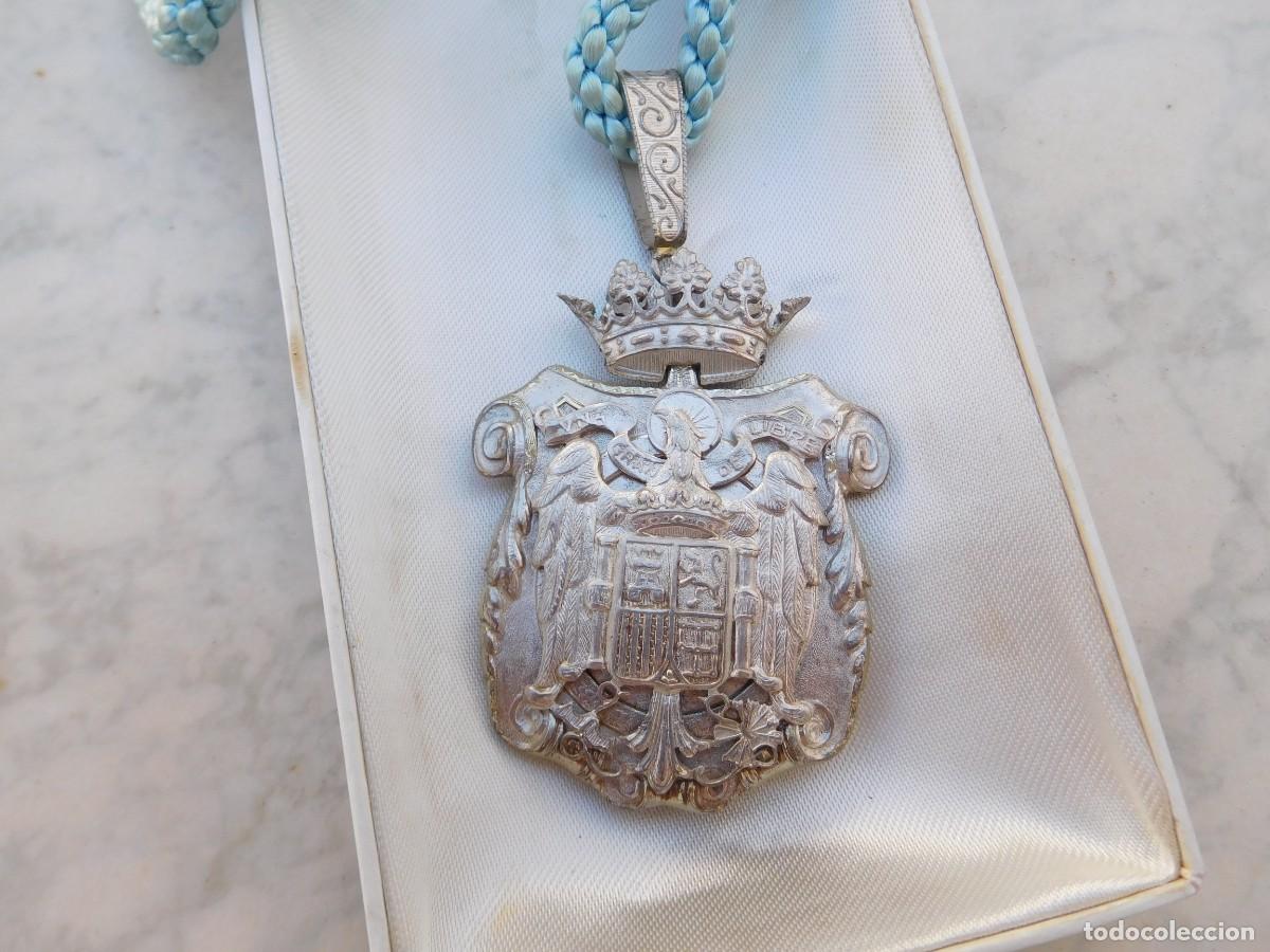 Medallas tem&aacute;ticas: Medalla de plata de catedr&aacute;tico de literatura. Villanueva y Laiseca Madrid
