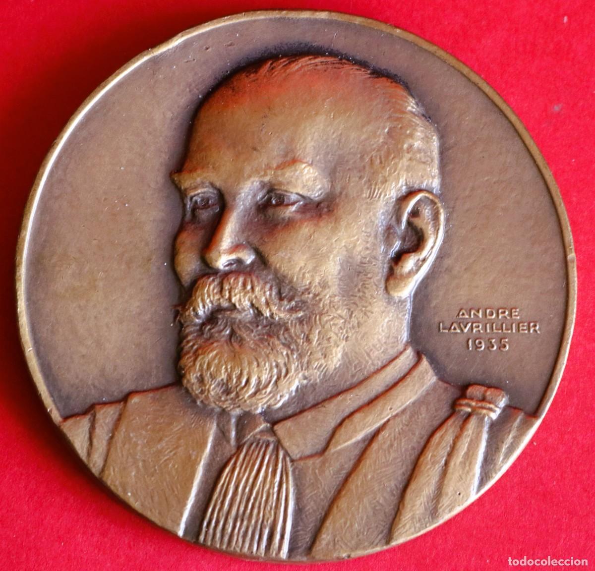 Medallas tem&aacute;ticas: Medalla a Alexandre Couvelaire, profesor de obstetricia miembro de la Academia de Medicina