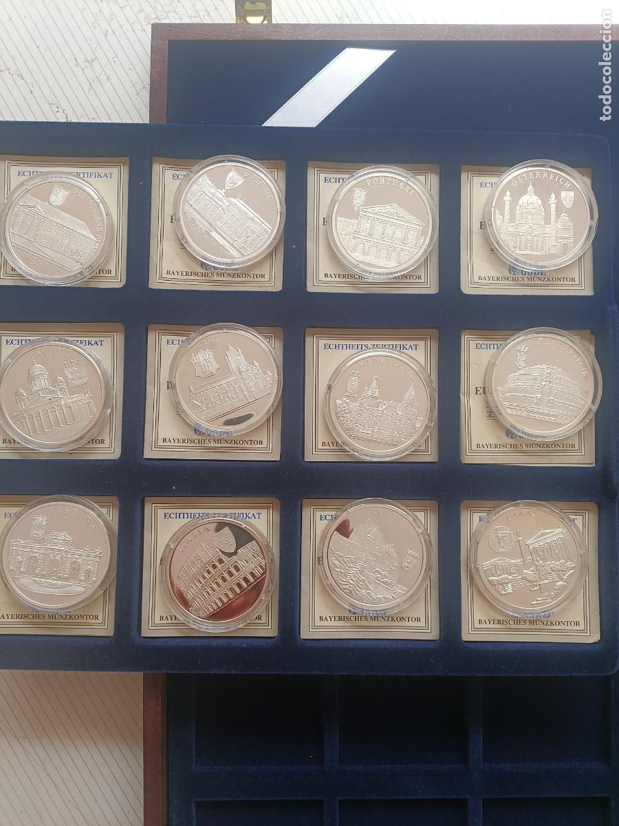 Medallas tem&aacute;ticas: 12 medallas de plata pura 999 (240 gramos) Les &eacute;ditions de Michael G&ouml;de en caja. Monumentos