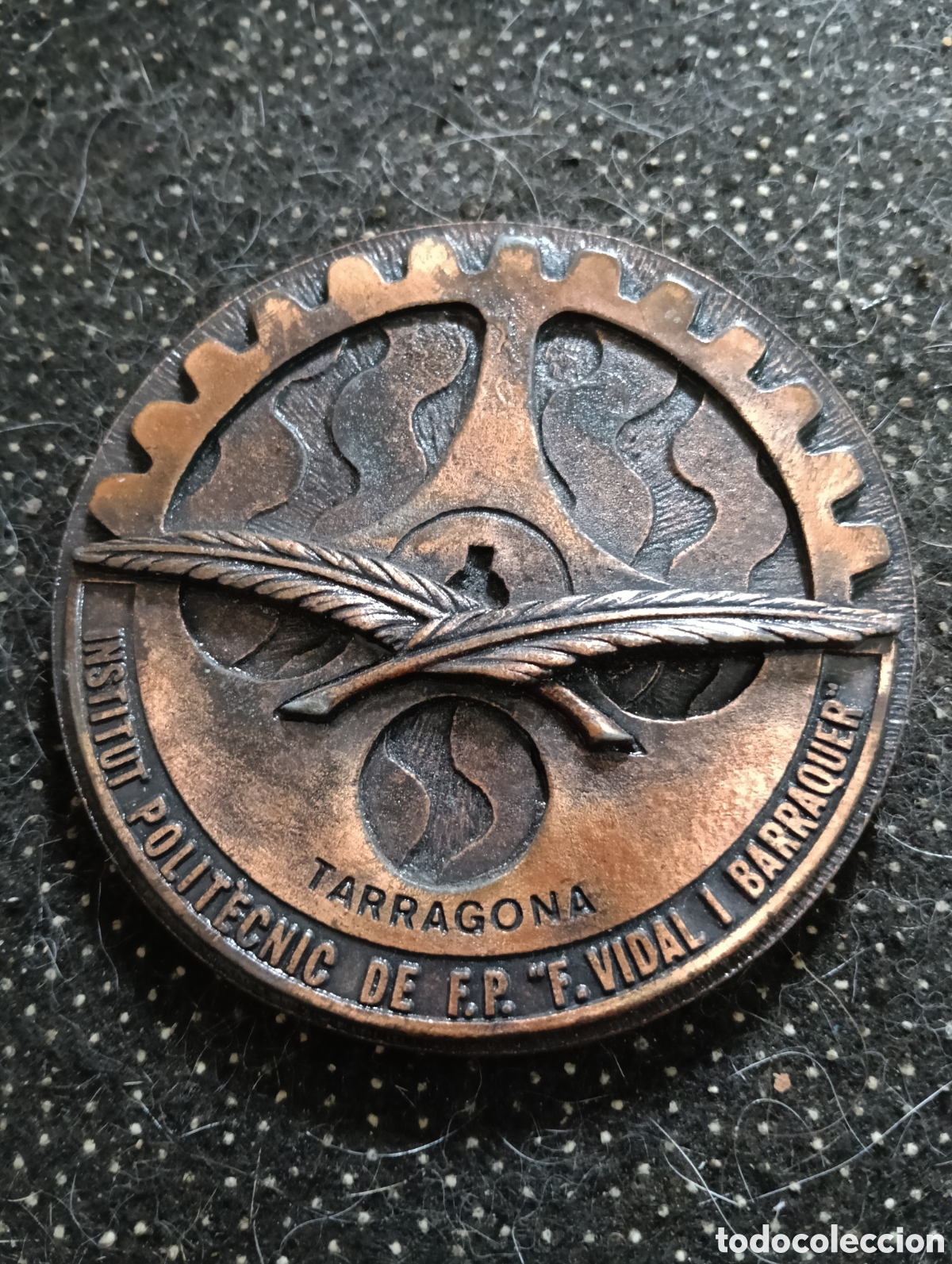 Medallas tem&aacute;ticas: Medalla conmemorativa del Instituto Polit&eacute;cnico de F.P. - F.Vidal i Barraquer de Tarragona, mide 8 c