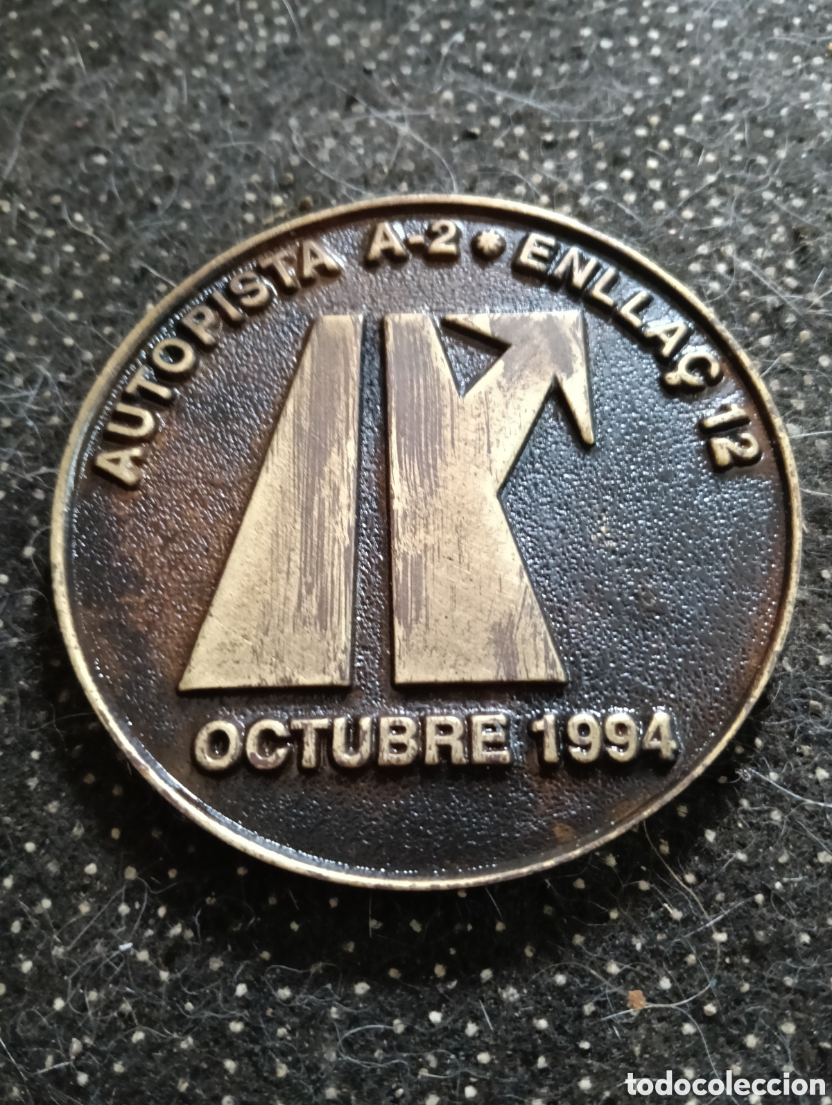 Medallas tem&aacute;ticas: Medalla conmemorativa de la apertura o el enlace de la autopista A-2 en octubre de 1994. Mide 7 cm d