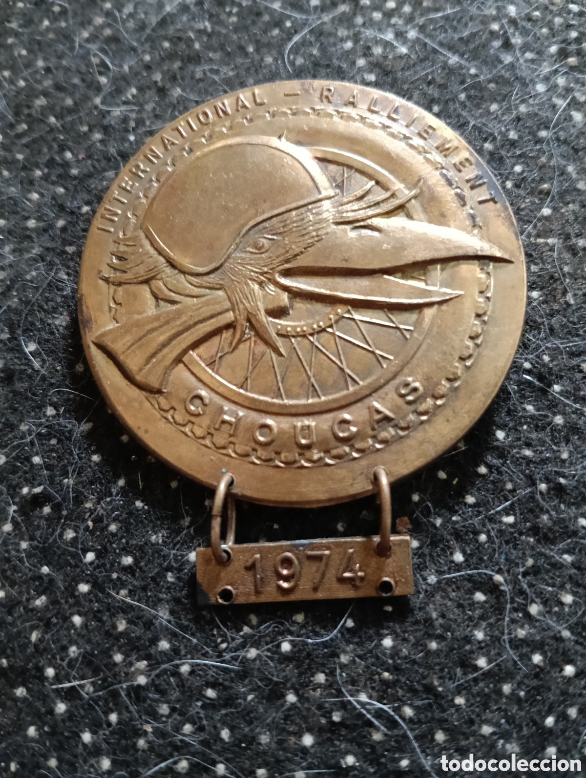 Thematische Medaillen: Broche o medalla del Moto Club Internacional CHOUCAS en Francia mide 5,5 x 4,5 cm