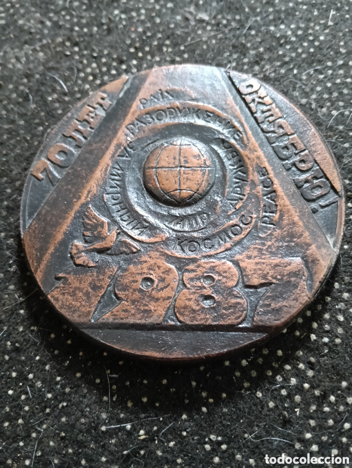 Medallas tem&aacute;ticas: Medalla de Mesa 70 aniversario de Octubre 1987, (Poder para los Sovi&eacute;ticos) la gran revoluci&oacute;n de Oc