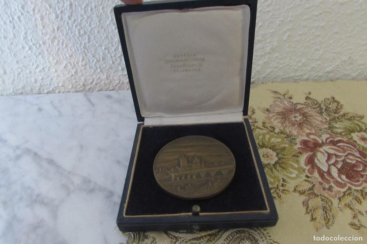Medallas tem&aacute;ticas: MEDALLA SALAMANCA INAGURACION DEL MERCADO REGIONAL DEL GANADO 1982-JOYERIA CORDON