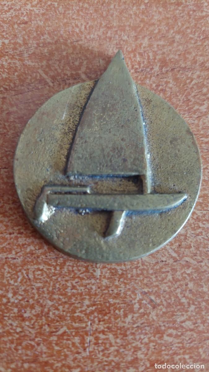 Medallas tem&aacute;ticas: Antigua medalla Nautismo Vela Cazaux 1976
