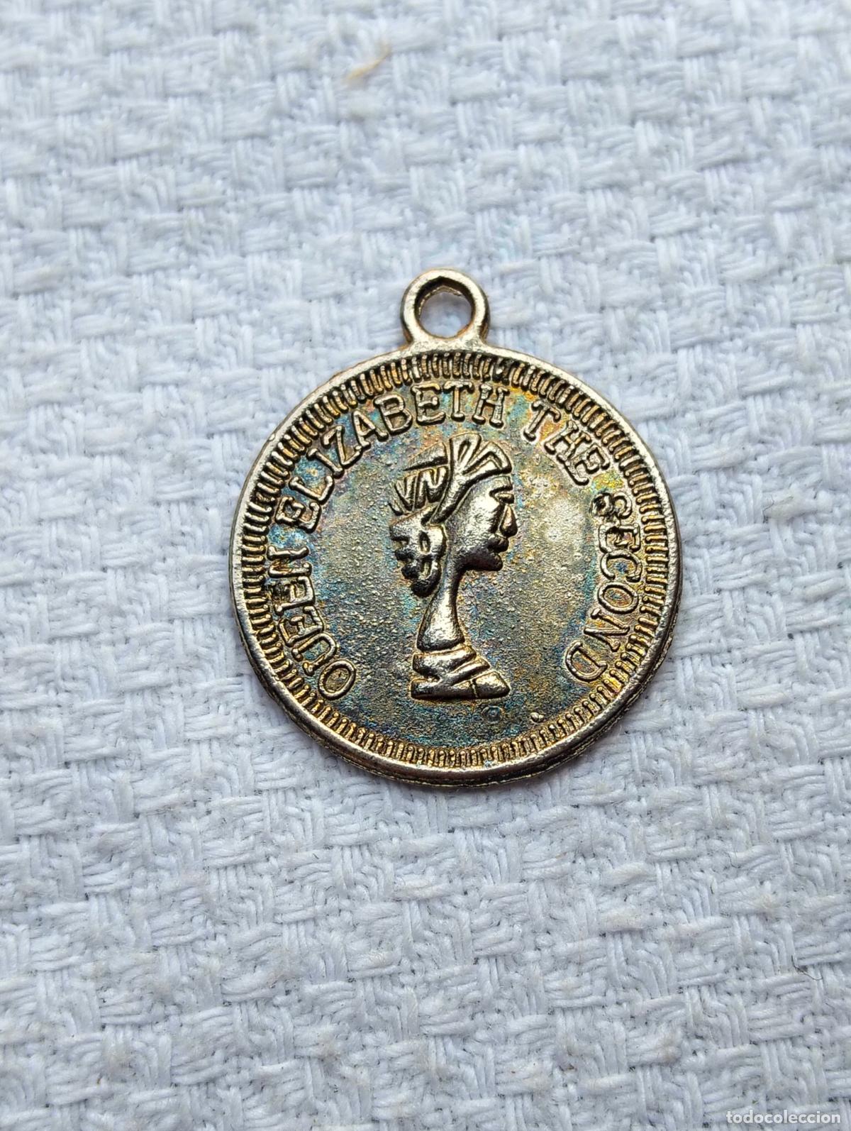 Medallas tem&aacute;ticas: Medalla colgante plateada queen elizabeth the second reina de inglaterra