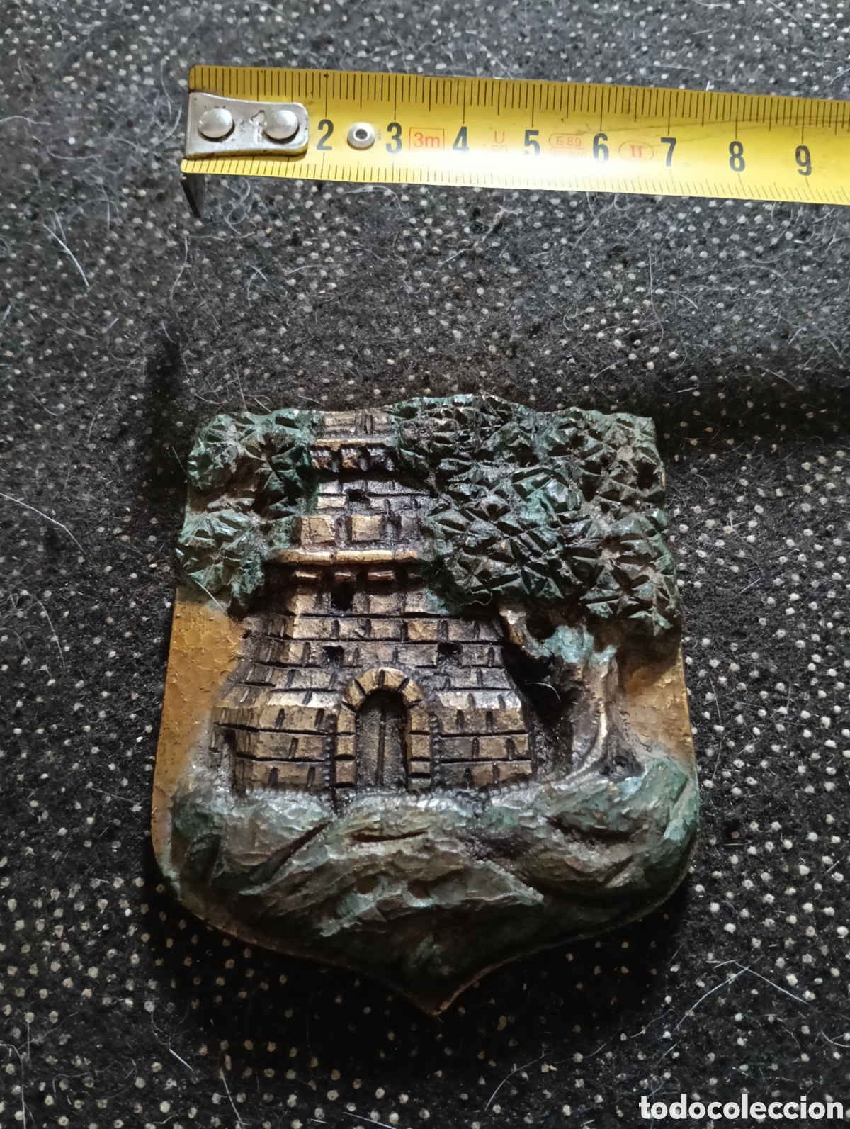 Medallas tem&aacute;ticas: Escudo Her&aacute;ldico de bronce a investigar, muy pesado mide 8 x 7 x 1,5 cm