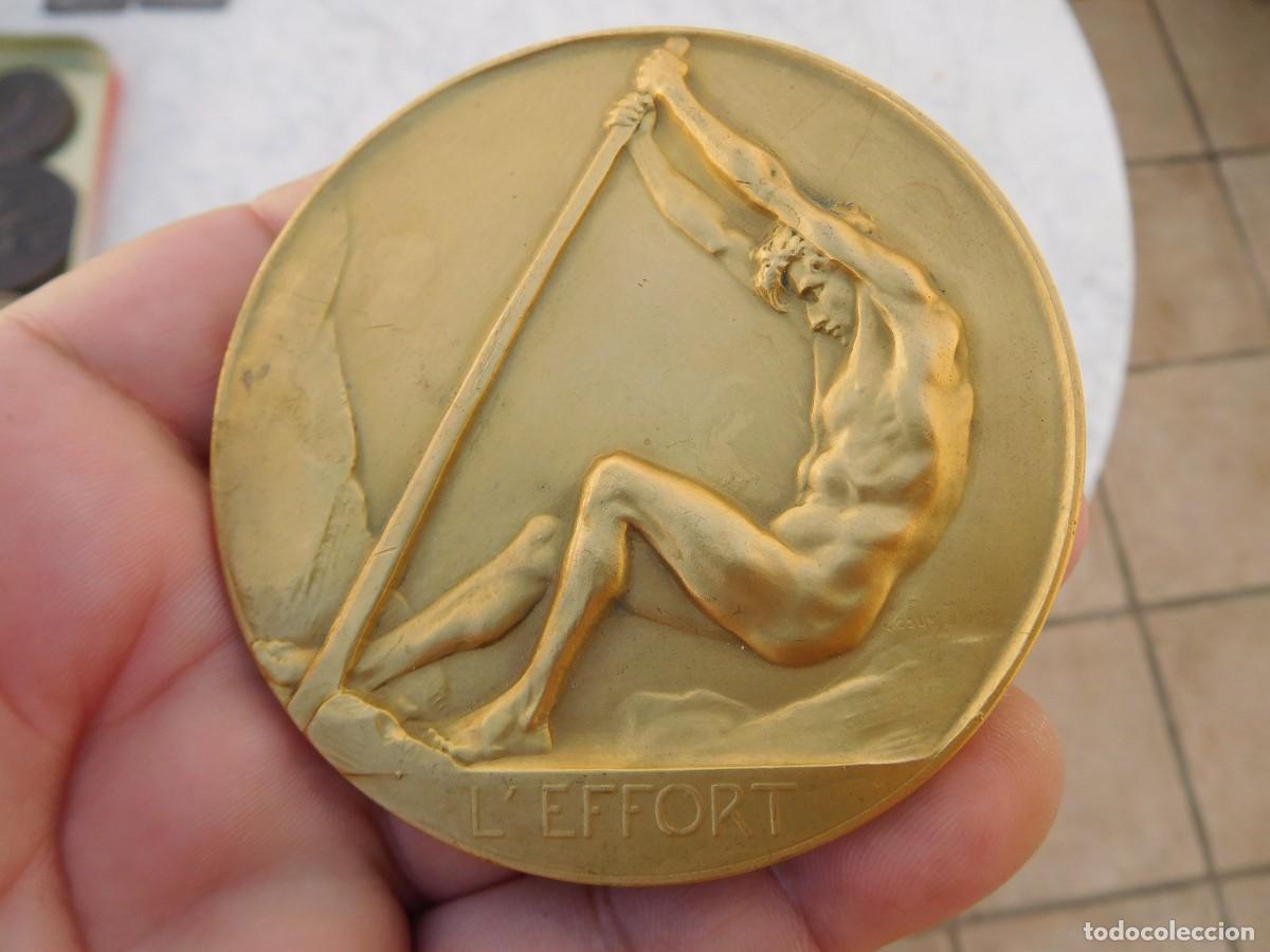 Medallas tem&aacute;ticas: Medalla de bronce dorado. L'effort (El esfuerzo) 1940 1941. Josue Dupon