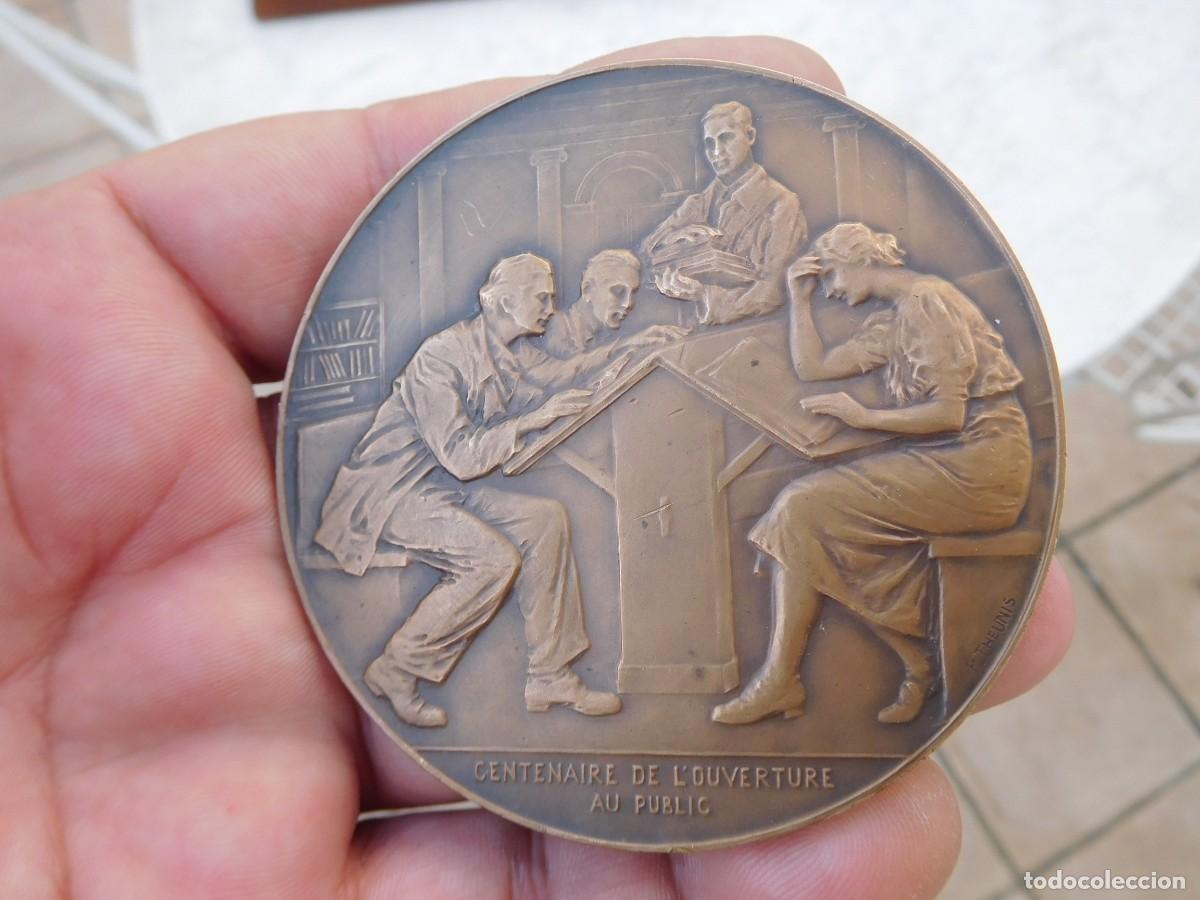 Medallas tem&aacute;ticas: Medalla de bronce. Centenario de la biblioteca real de B&eacute;lgica 1840 1940. P. Theunis