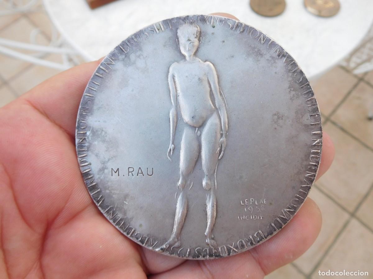 Medallas tem&aacute;ticas: Medalla de bronce plateado. Pour un monde plus humain 1958. Leplae M.Rau