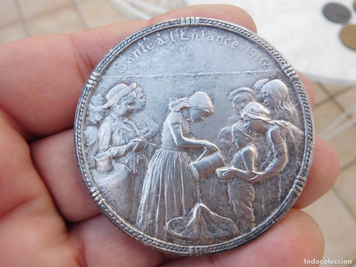 Medallas tem&aacute;ticas: Medalla de bronce plateado. Salud a la infancia 1916. G. Devreese