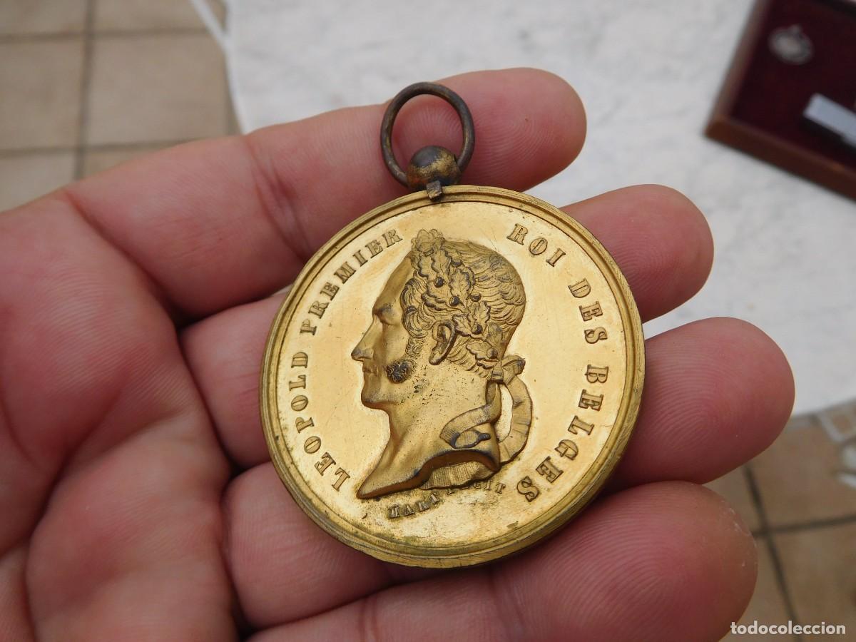 Medallas tem&aacute;ticas: Medalla de bronce dorado. Leopoldo primero rey de los belgas 1854