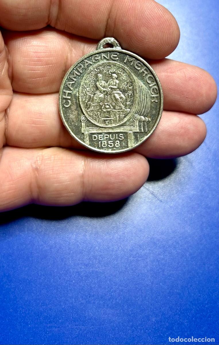 Medallas tem&aacute;ticas: 4274. Medalla antigua de metal de la marca de Champagne Frances Mercier de &Eacute;pernay