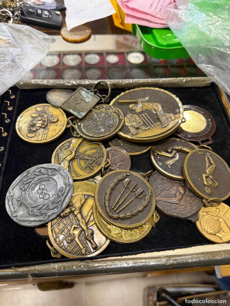 Medallas tem&aacute;ticas: Lote de medallas la mayor&iacute;a deportivas, todo lo que se ve