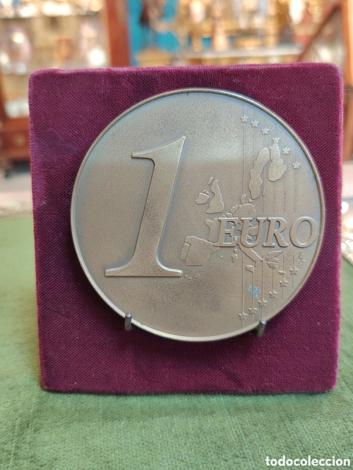 Medallas tem&aacute;ticas: GRAN MEDALLA, REPRESENTADO MONEDA DE 1 EURO PISAPAPELES ELABORADA EN BRONCE 7CM DI&Aacute;METRO