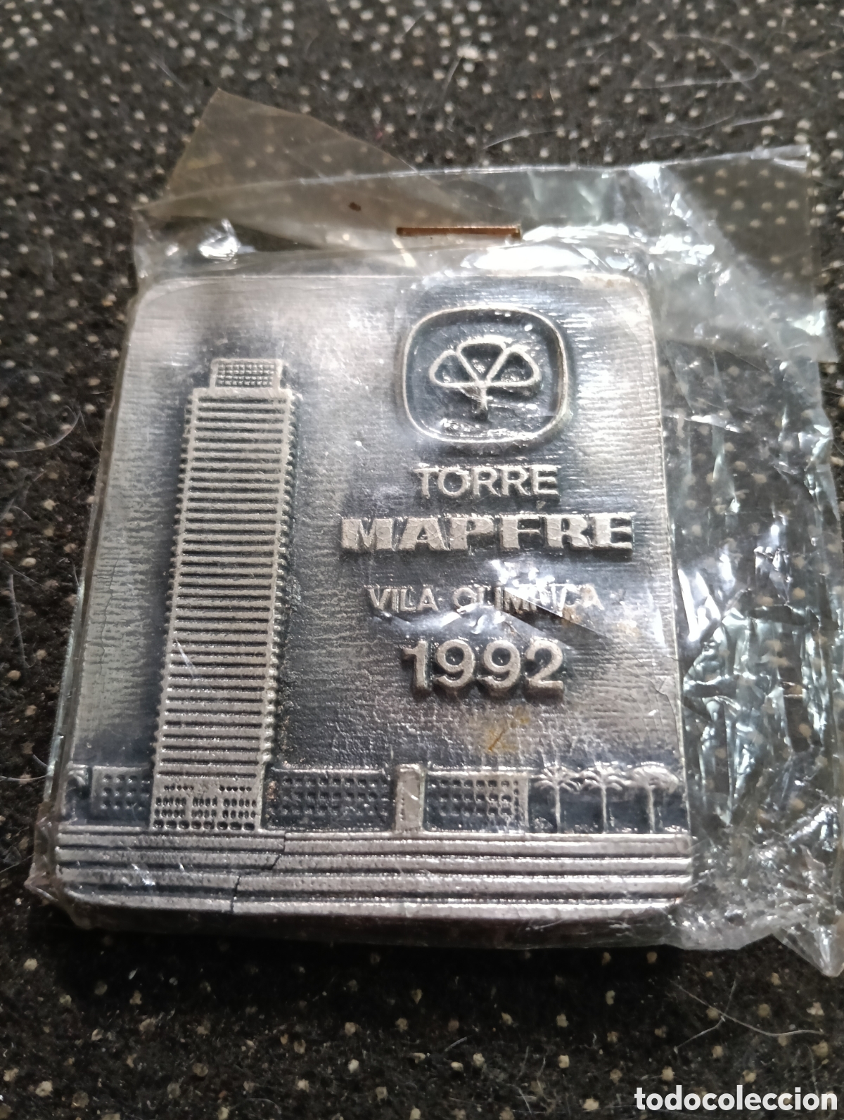 Medallas tem&aacute;ticas: Placa de metal de 6 x 5,5 cm de la torre de Mafre, Vila ol&iacute;mpica de Barcelona 1992