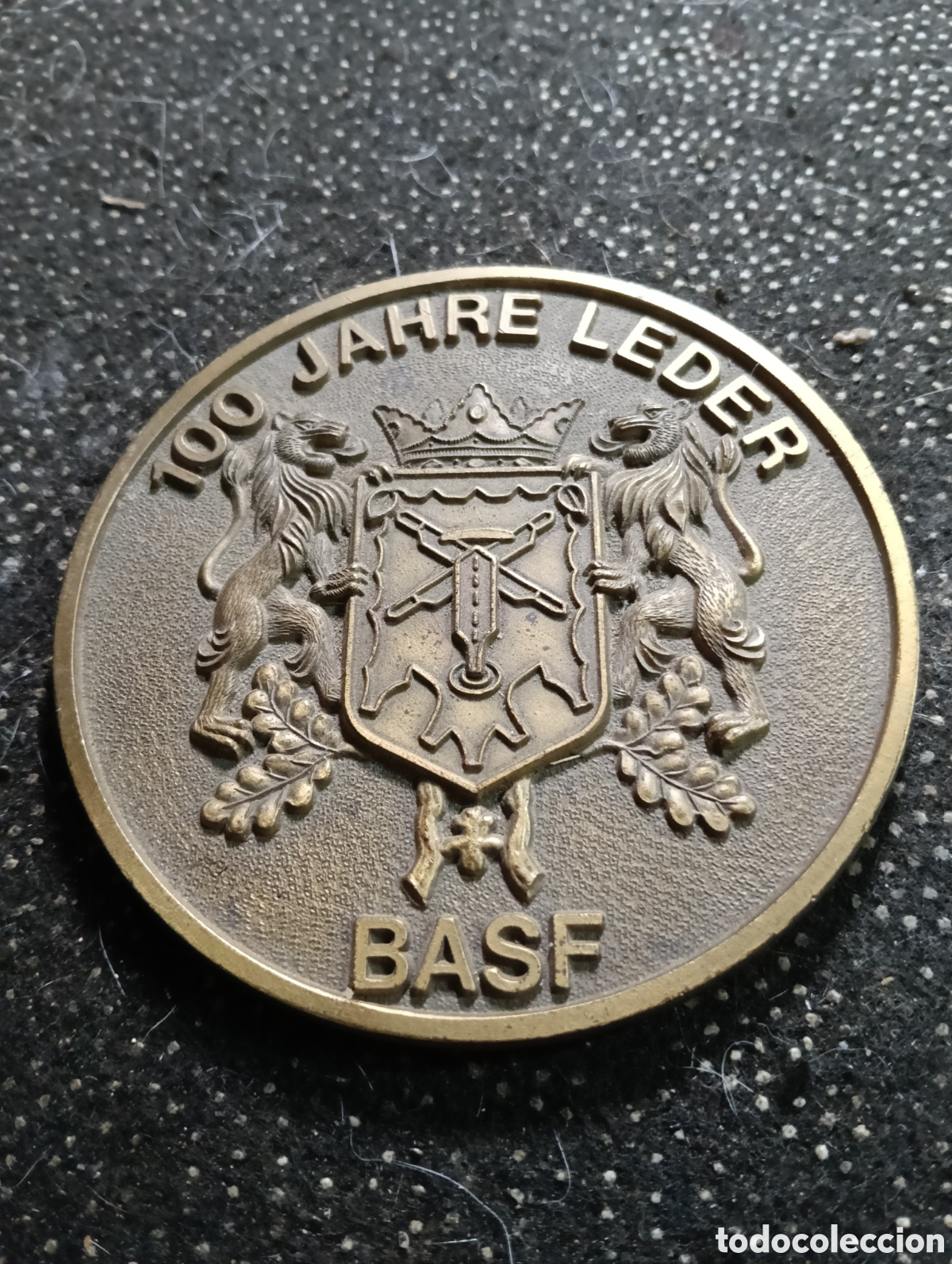 Medallas tem&aacute;ticas: Medalla BASF 100 Jahre Leder BASF en metal mide 9 cm de di&aacute;metro