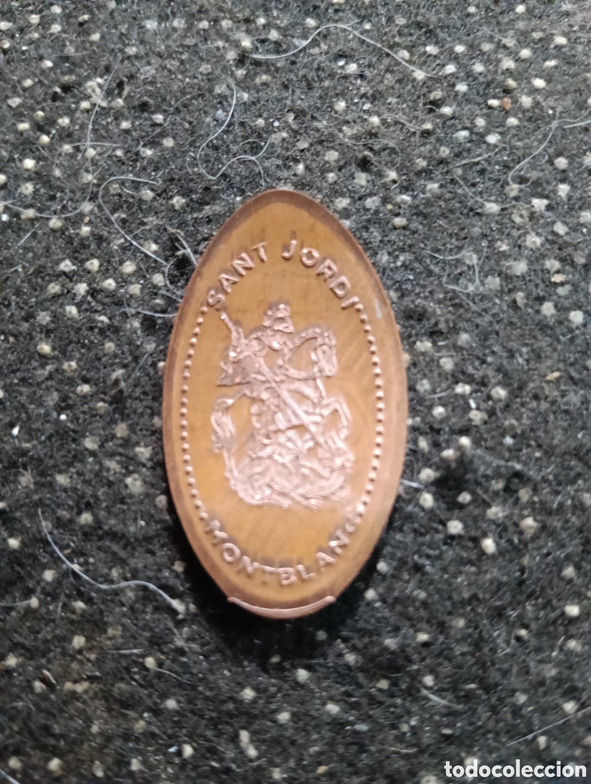 Medallas tem&aacute;ticas: Medalla ovalada de Santo Jordi patr&oacute;n de Montblanc (Tarragona) en metal mide 4 x 2,5 cm aprox.