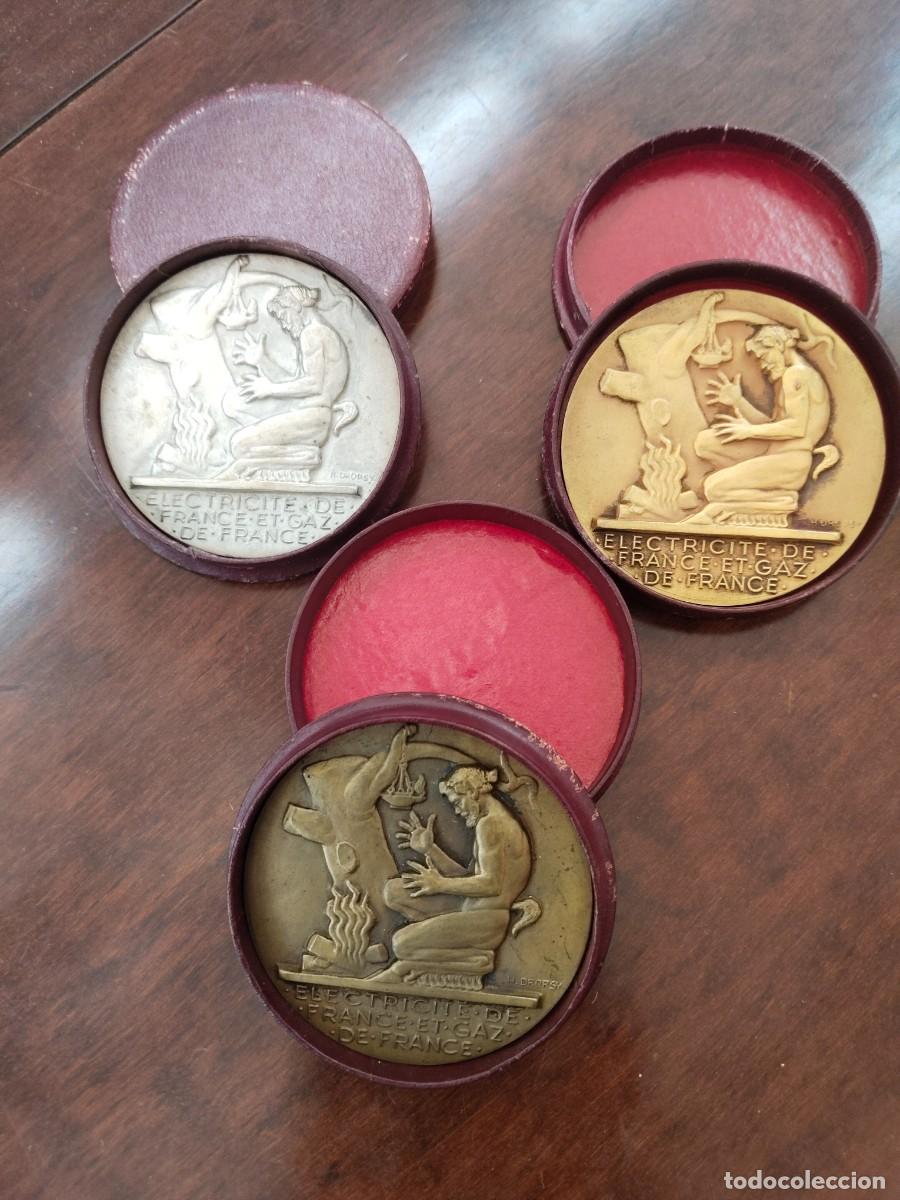 Thematische Medaillen: 3 medallas en Bronce, dorado, plateado y bronc&iacute;neo. Misma persona. Electricidad Francia. Fauno.