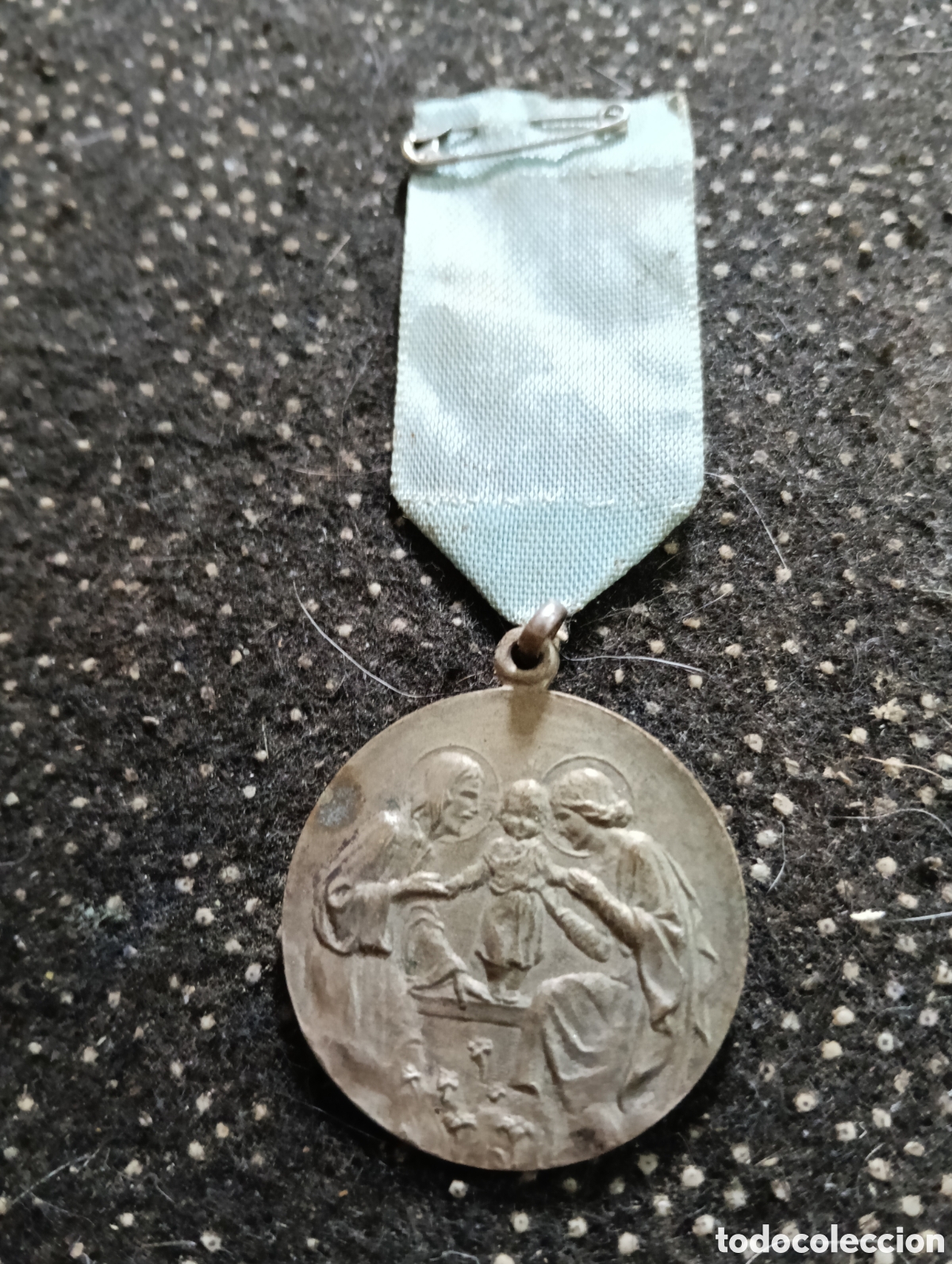 Medaglie tematiche: Medalla del premio al m&eacute;rito, con la Sagrada Familia mide 3 cm.