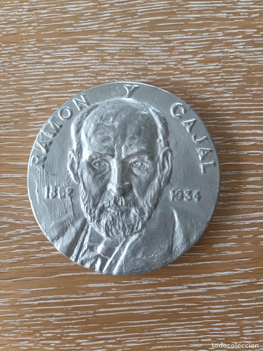 Medallas tem&aacute;ticas: MEDALLA METOPA SANTIAGO RAM&Oacute;N Y CAJAL 1852-1934 - MATERIAL PLATEADO - 8 CMS.