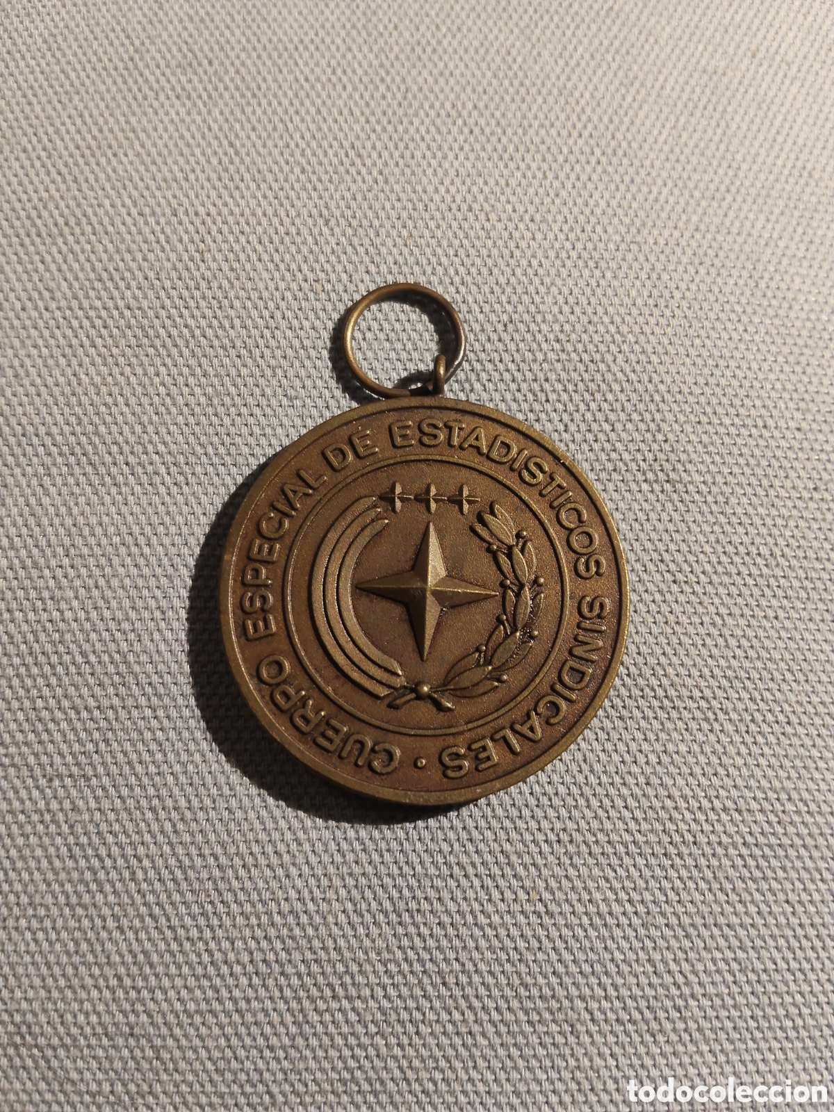 Medallas tem&aacute;ticas: medalla del Cuerpo Especial de Estad&iacute;sticos Sindicales (asociada a la Hermandad de San Isidoro)