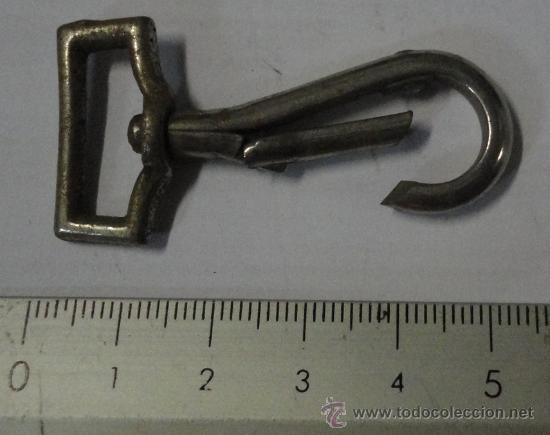 Militaria: Mosquet&oacute;n de portasables. - Foto 1