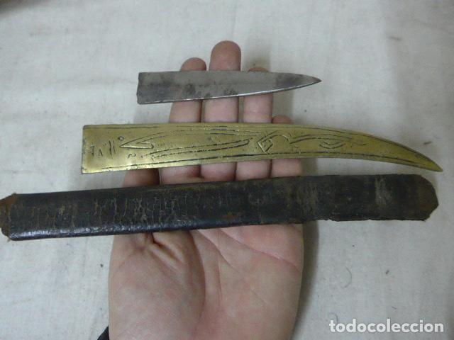 Militaria: Lote de hoja de cuchillo y resto de funda. - Foto 1
