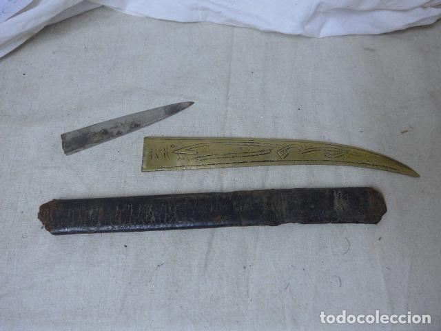 Militaria: Lote de hoja de cuchillo y resto de funda. - Foto 3