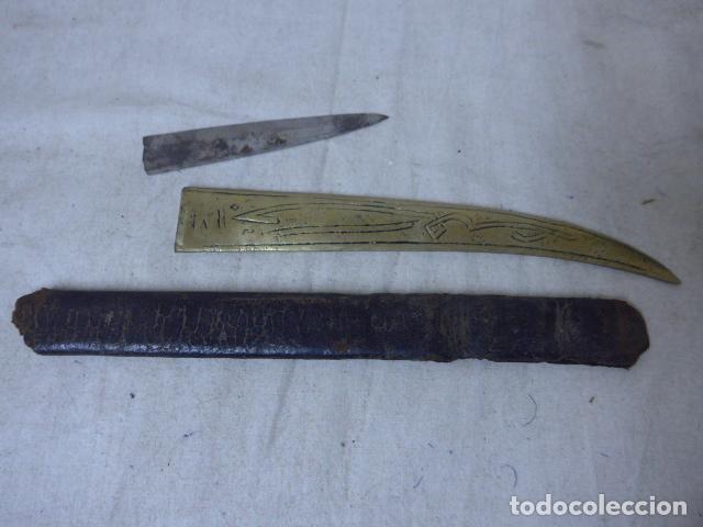 Militaria: Lote de hoja de cuchillo y resto de funda. - Foto 4